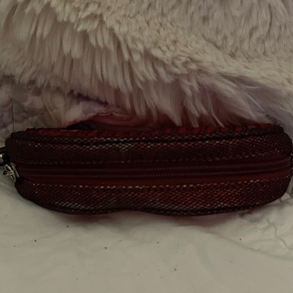 Glamorous Red Sequin Lip-Shaped Cosmetic Bag - Picture 3 of 3